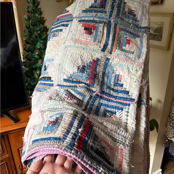 Early 1900s Calico Patchwork Log Cabin Quilt - Picture 6 of 8